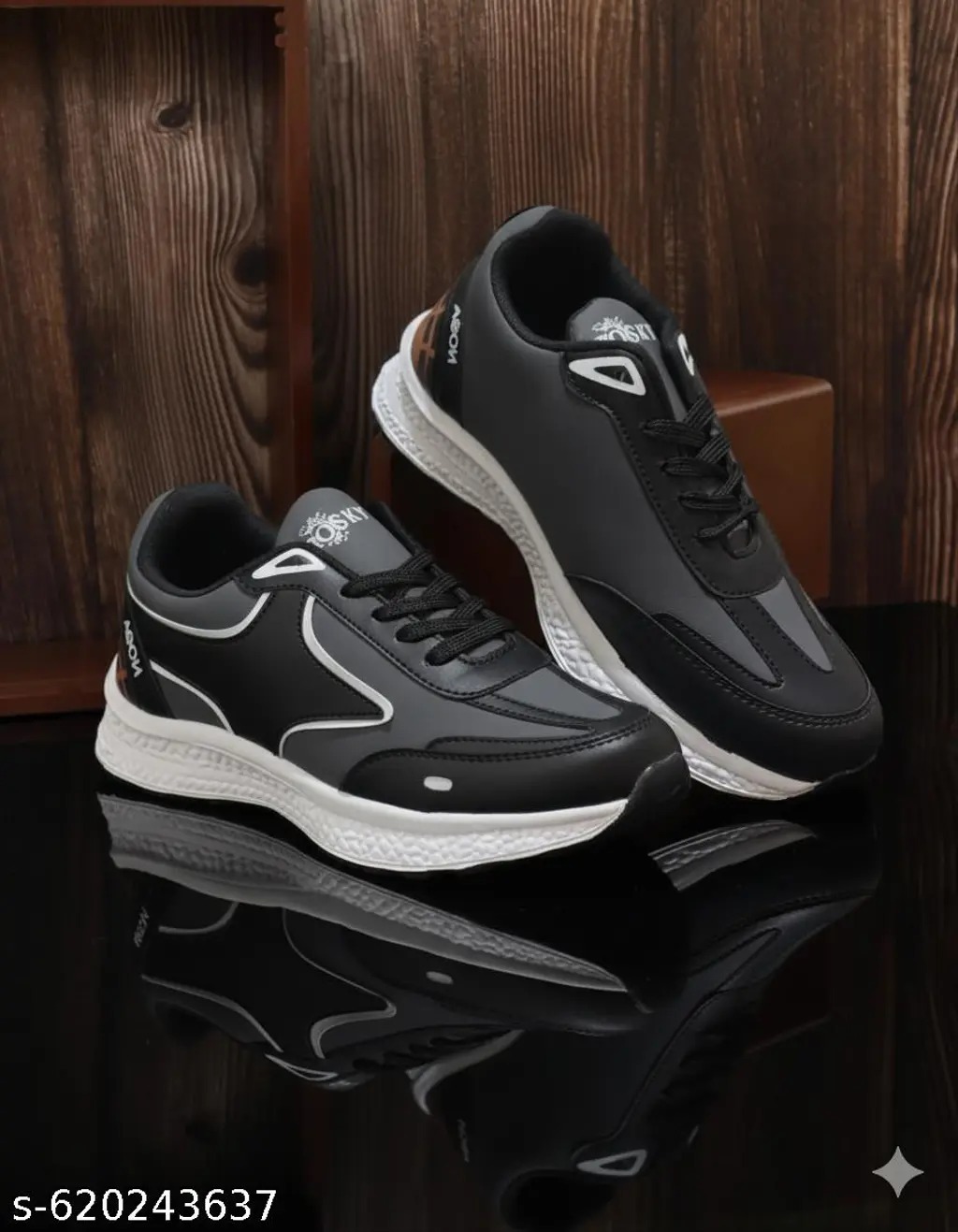 Mens Black Lightweight Running Shoes.